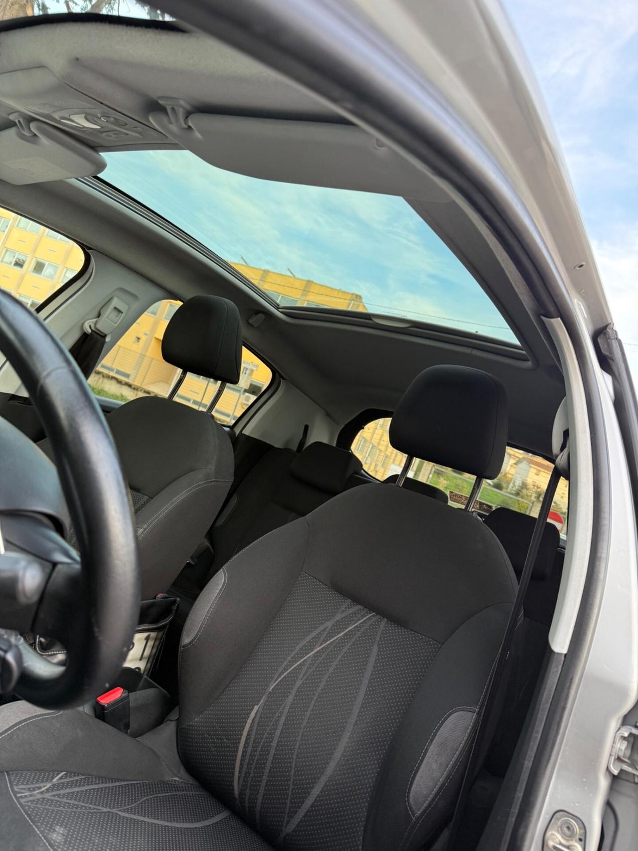 Peugeot 208 1.4 HDi 68 CV 5 porte Mix