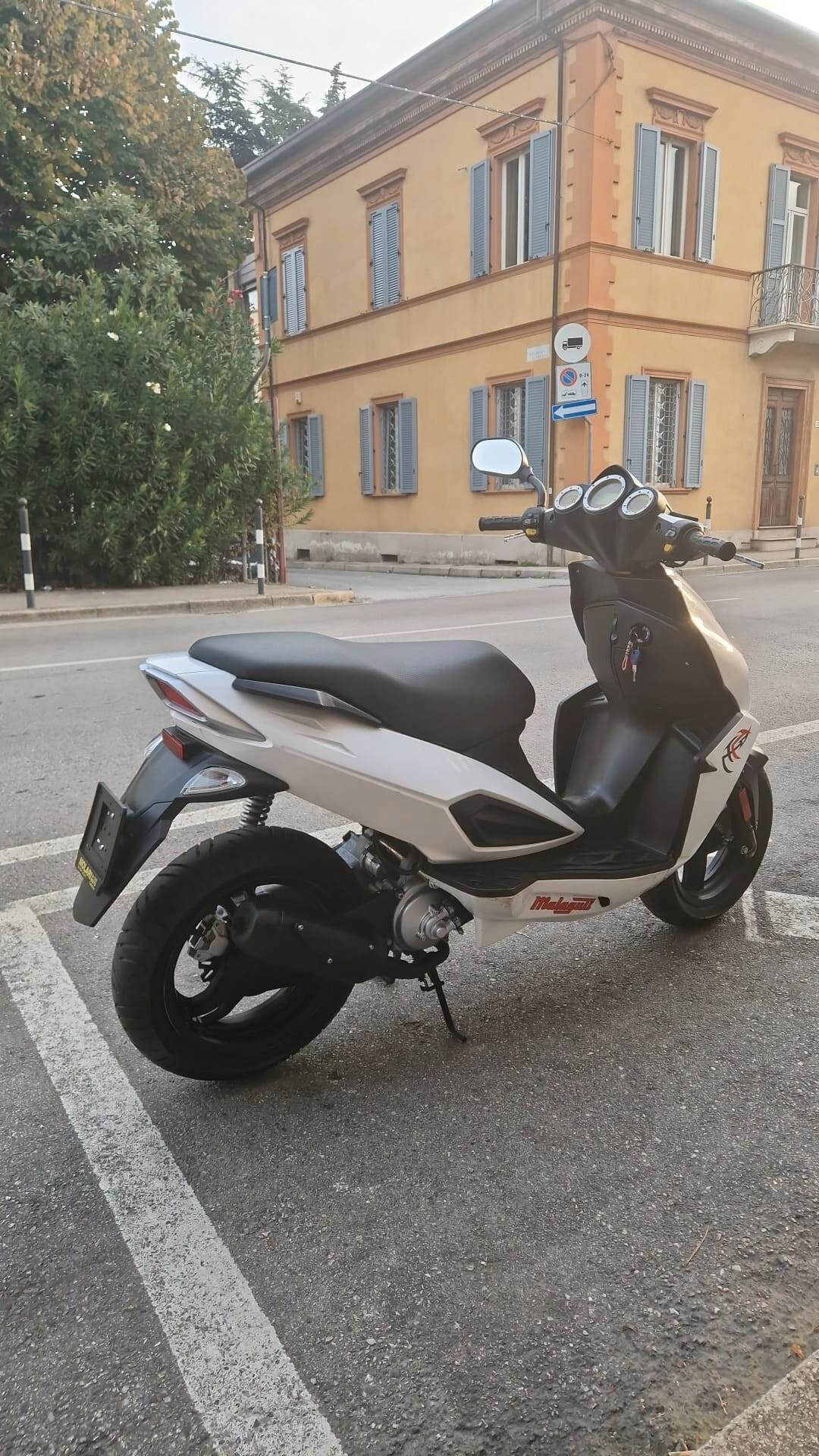 Malaguti Phantom F12R 50 LC Bianco 12-2010