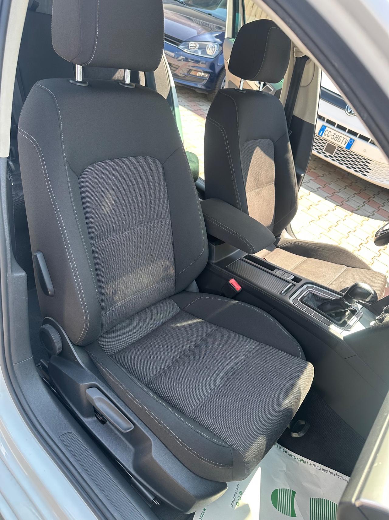 Volkswagen Passat Variant 1.6 TDI SCR DSG Business BMT