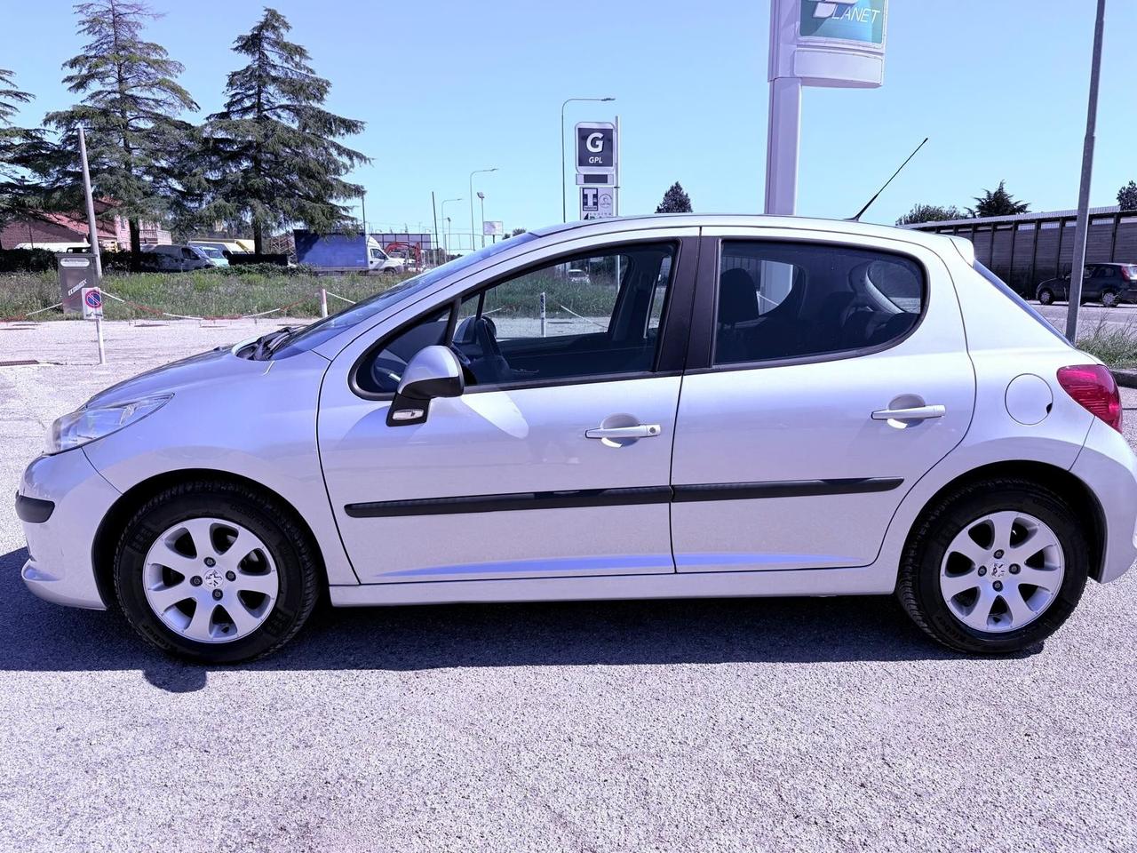 Peugeot 207 1.4 HDi 70CV 5p. Ok neopatentati