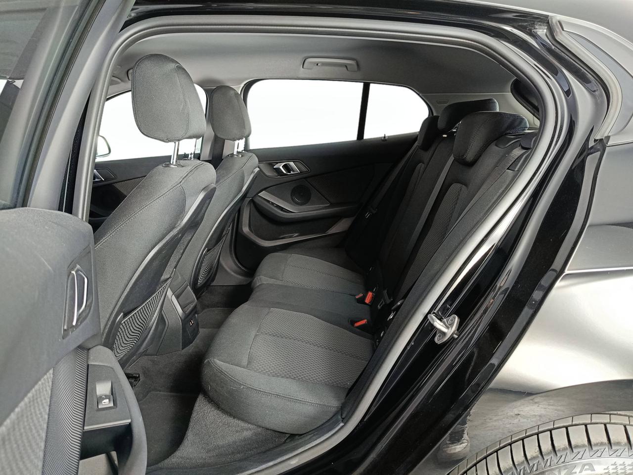 BMW Serie 1 F40 - 118d Business Advantage auto
