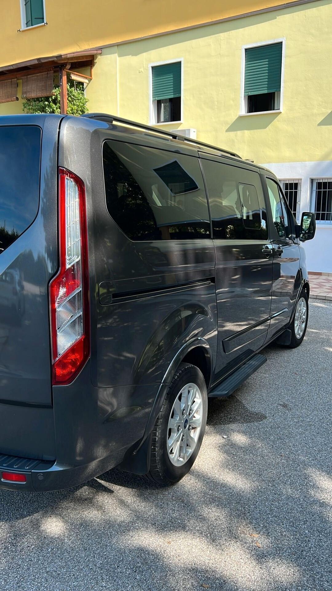 Ford Tourneo Custom 320 2.0 EcoBlue 185CV aut. PC c/sollev. Tit.