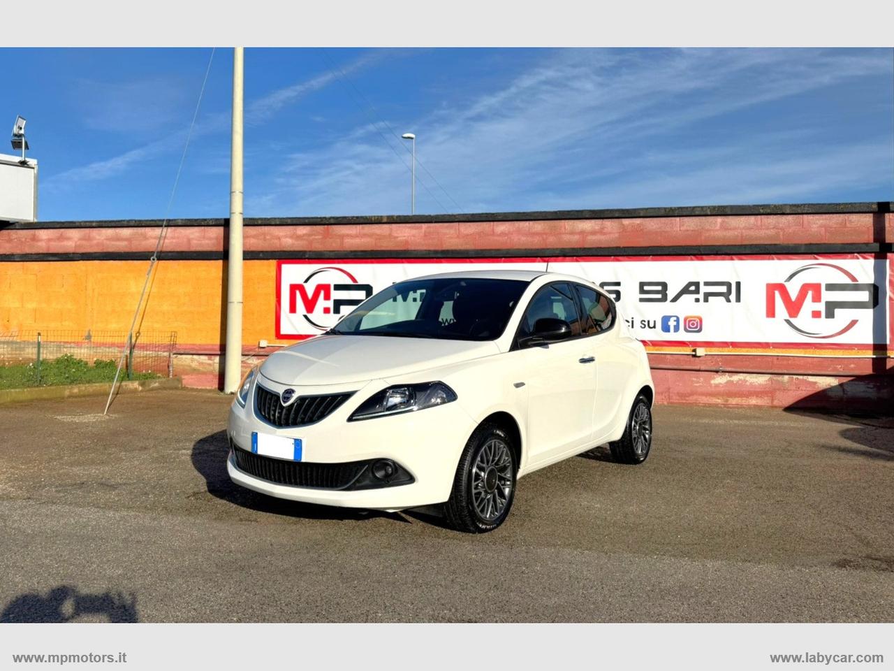 LANCIA YPSILON GOLD HYBRID 1.0 70CV IVA ESPOSTA