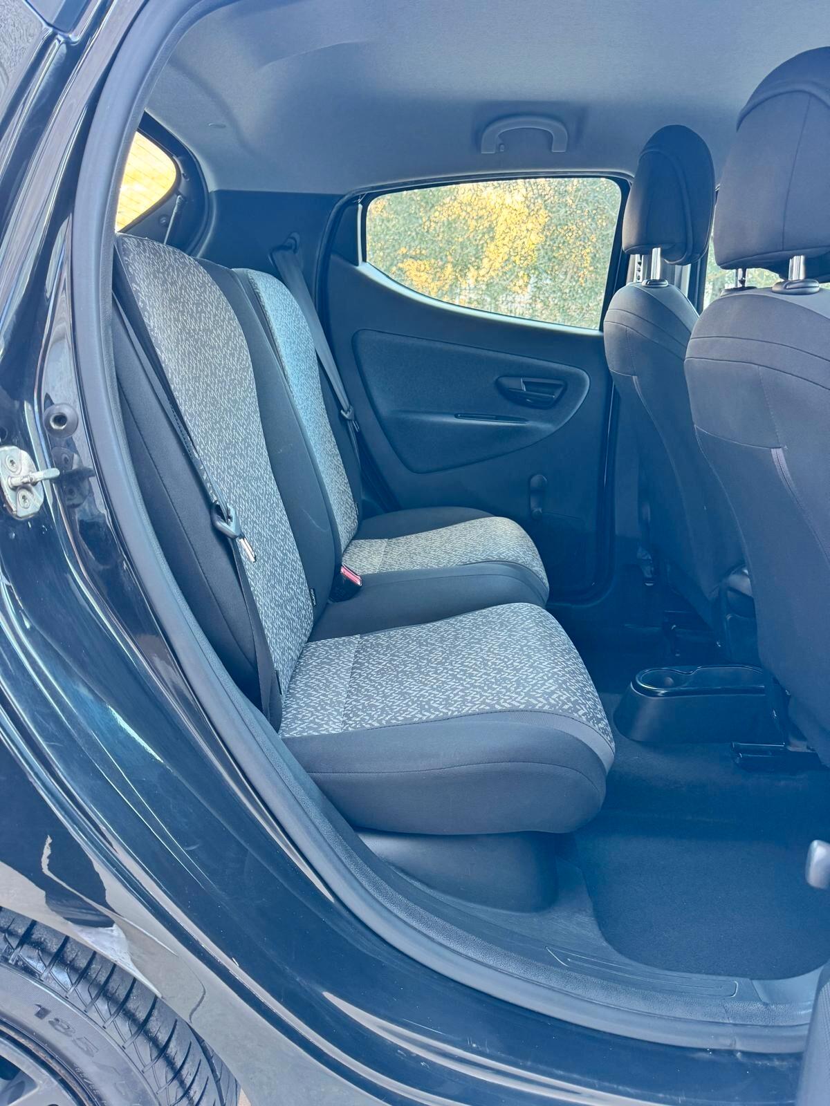 Ypsilon 1.0 FireFly 5 porte S&S Hybrid Silver