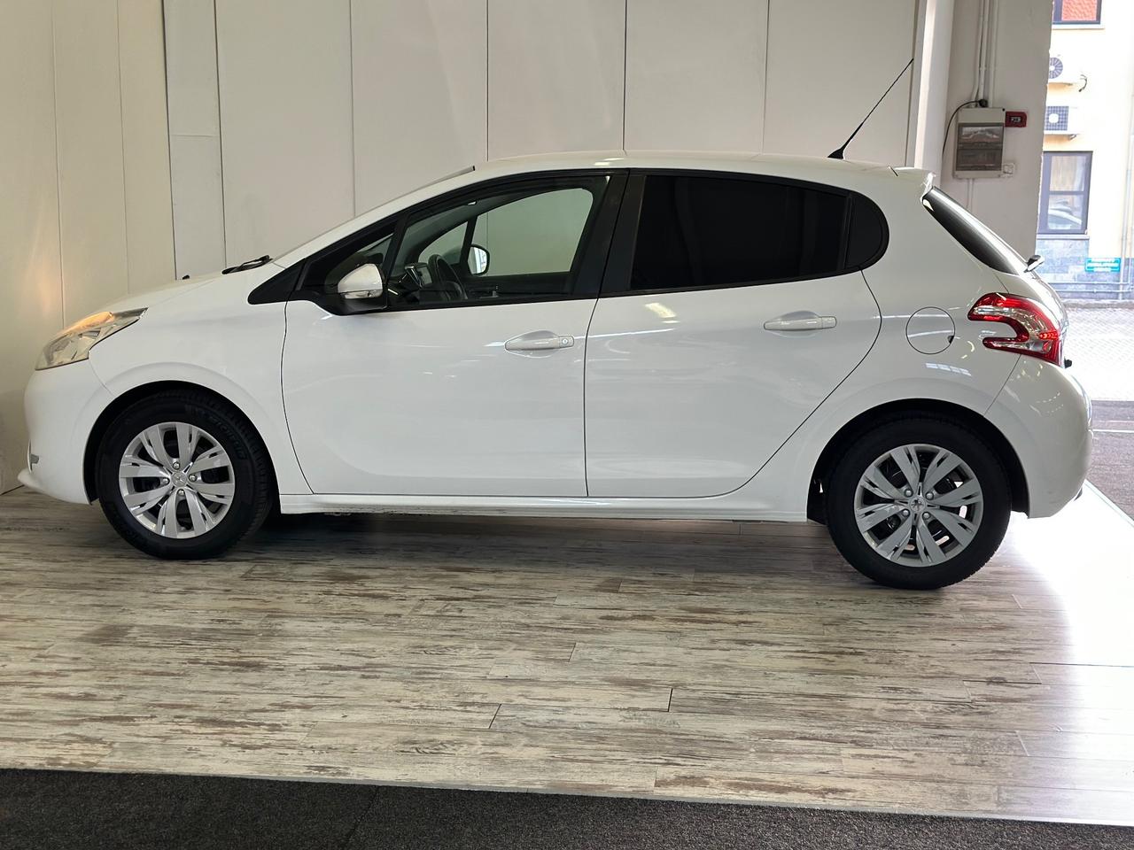 Peugeot 208 1.2 Benzina 82 CV 5 porte Ok Neopatentati