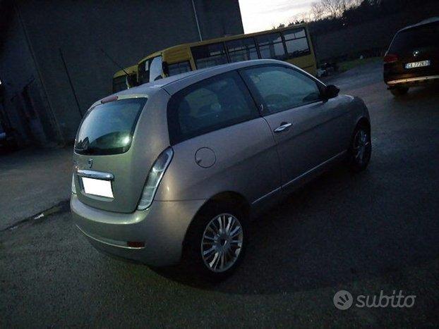 Lancia Ypsilon 1.2 8V Oro