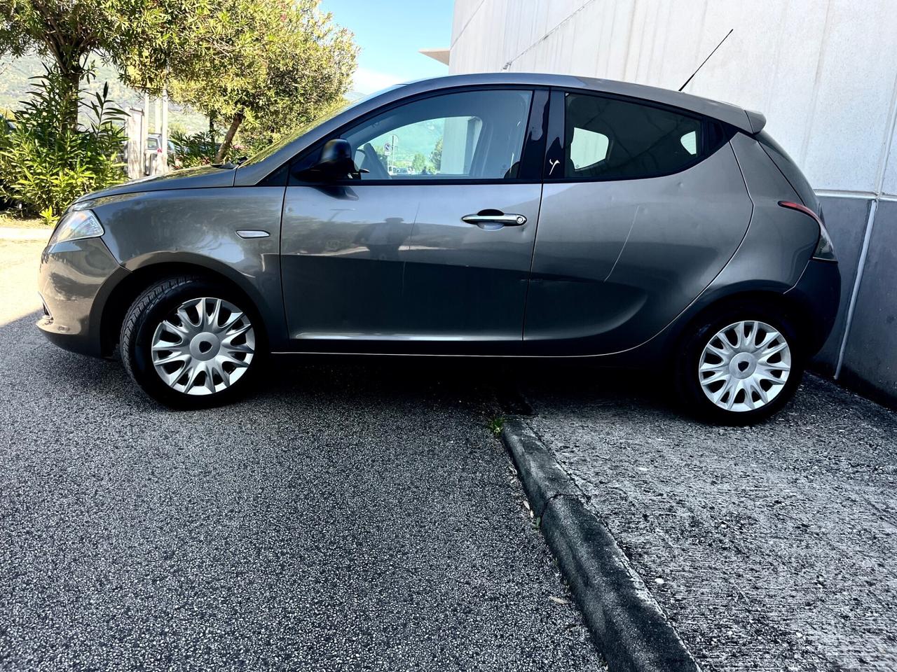 Lancia Ypsilon 1.2 69 CV 5 porte Platinum