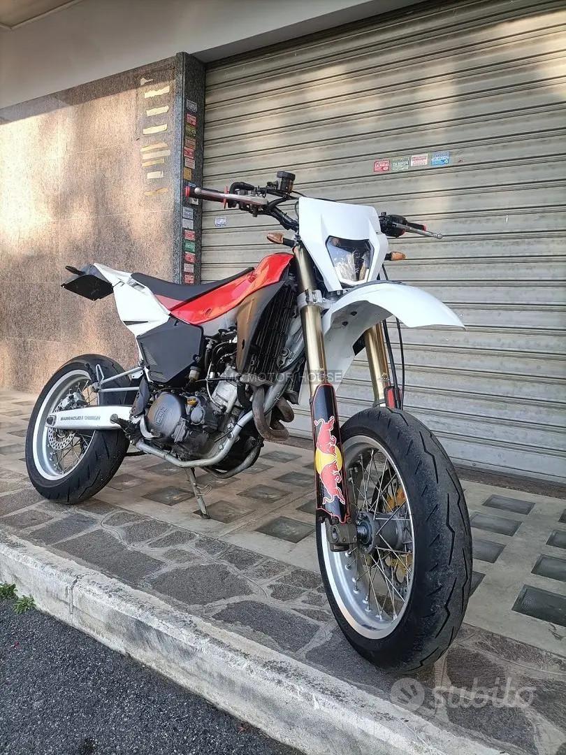 Husqvarna 610 sm +casco+ rate senza busta+permute
