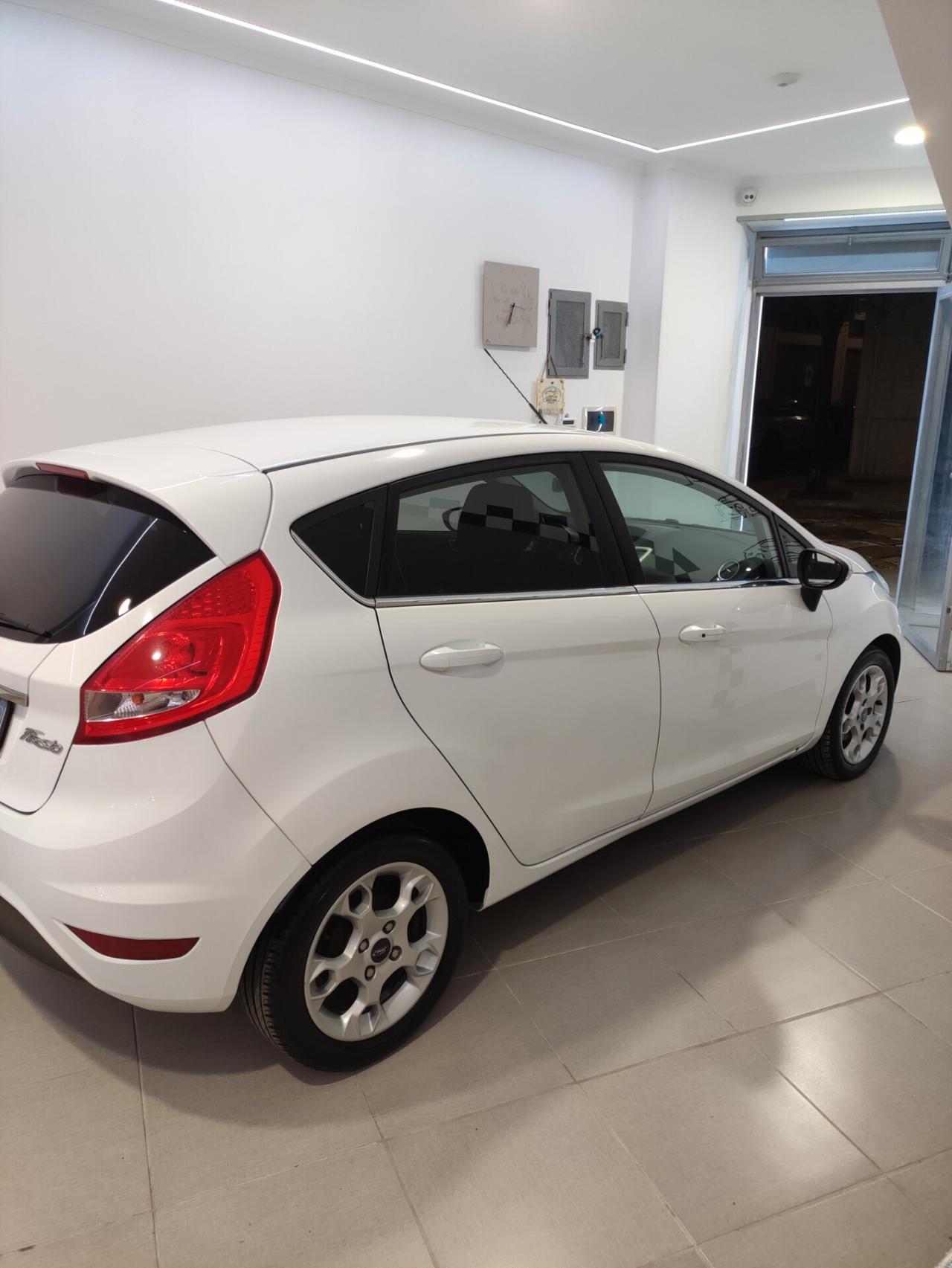 Ford Fiesta 1.4 TDCi 70CV 5 porte Titanium