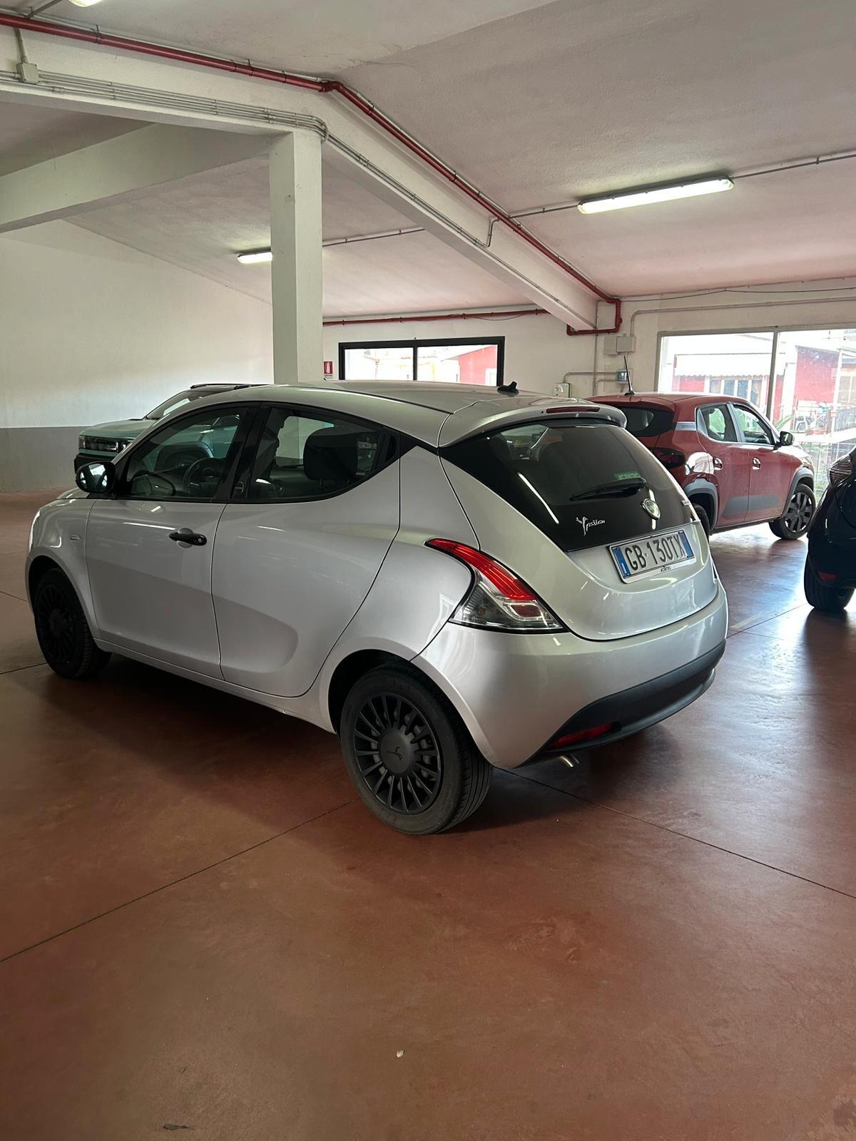 Lancia Ypsilon 1.0 FireFly 5 porte S&S Hybrid Ecochic Gold
