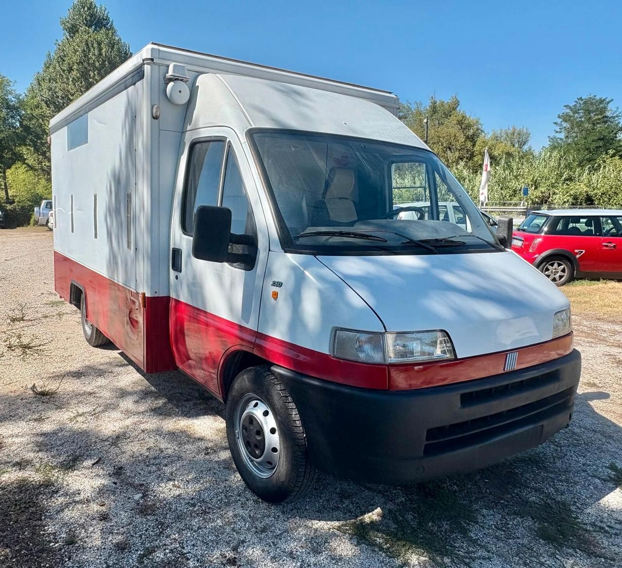 FIAT DUCATO FOOD-TRUCK Diesel 2500 CV 84 Km 195.800 certificati