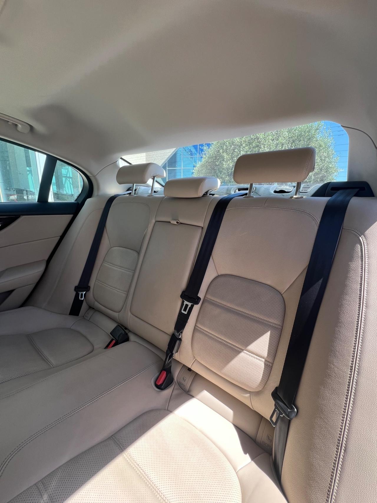 Jaguar XE 2.0d i4S 180cv auto T-stock offerta imperdibile