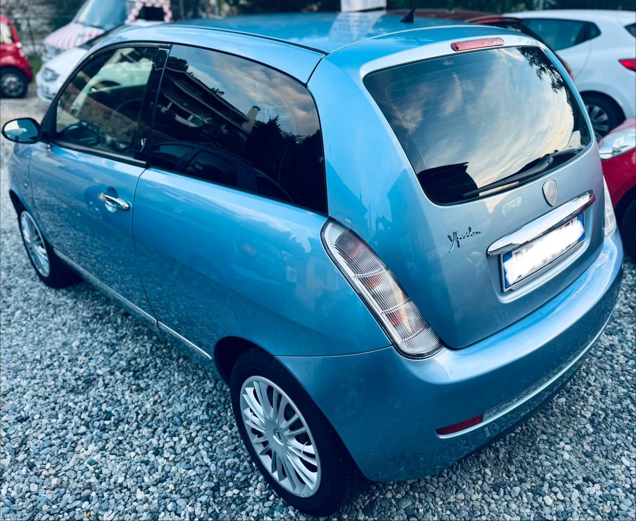 Lancia Ypsilon 1.2 Argento adatta neopatentati