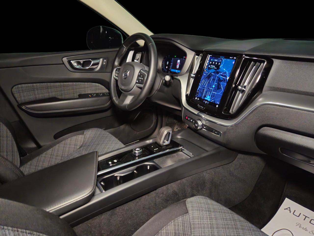 Volvo XC60 2.0 b4 Core auto
