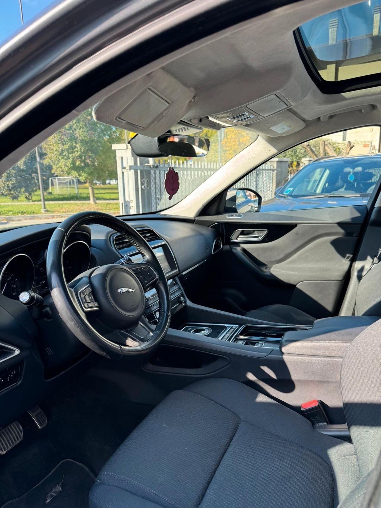 Jaguar F-Pace 2.0 D 180 CV AWD Portfolio