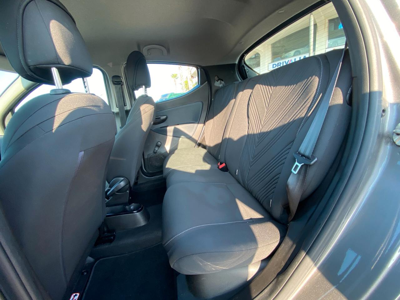 Lancia Ypsilon 1.0 firefly hybrid Gold