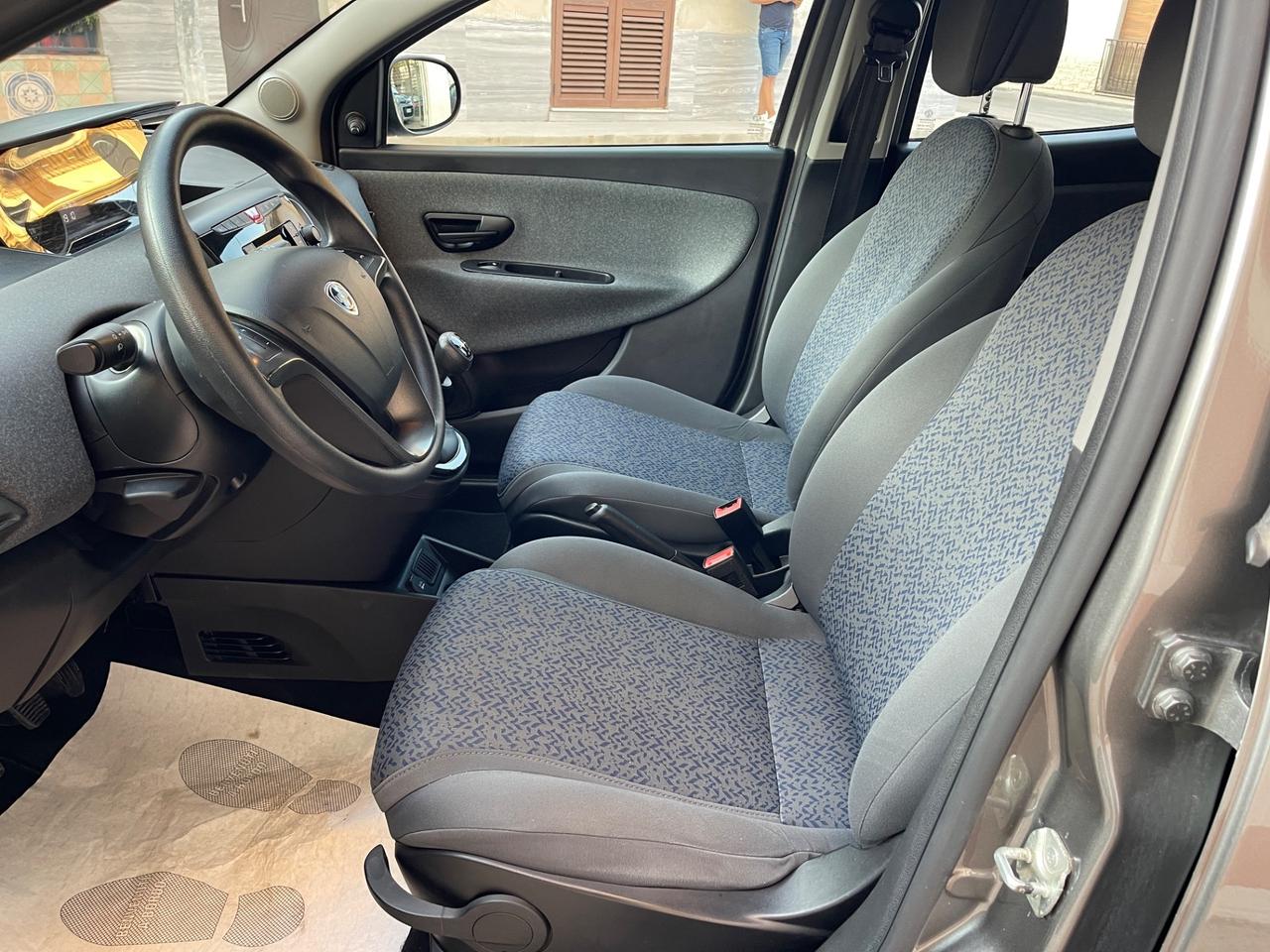 Lancia Ypsilon 1.0 5 porte S&S Hybrid Silver 2022