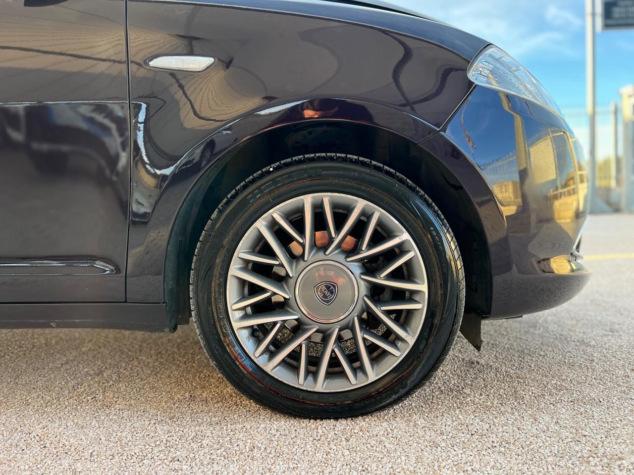 Lancia Ypsilon 1.3 MJT 95 CV 5 porte S&S Platinum TETTO PELLE