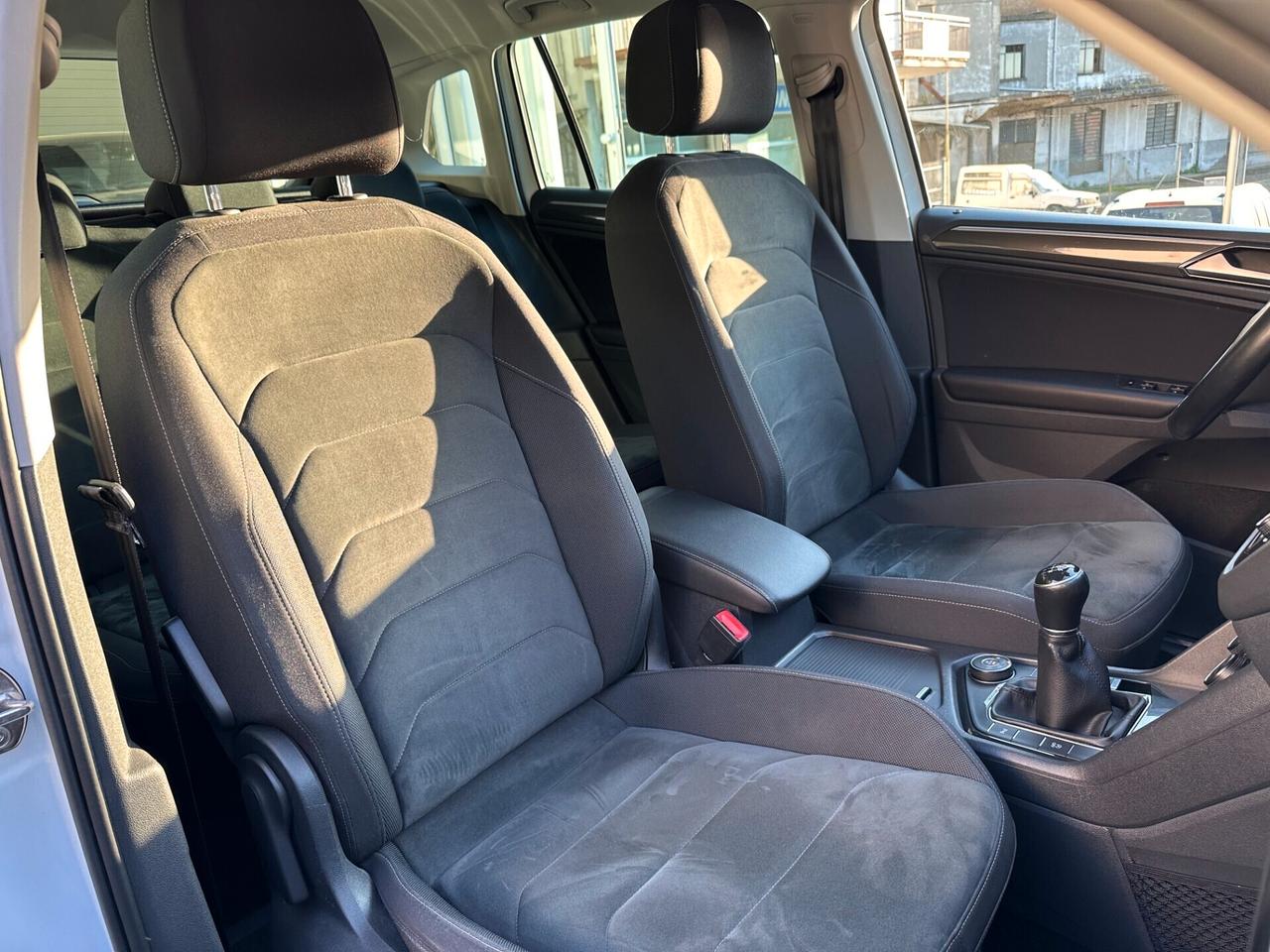 Volkswagen Tiguan 2.0 TDI SCR 4MOTION - VIRTUAL / NAVI / ALCANTARA / R18