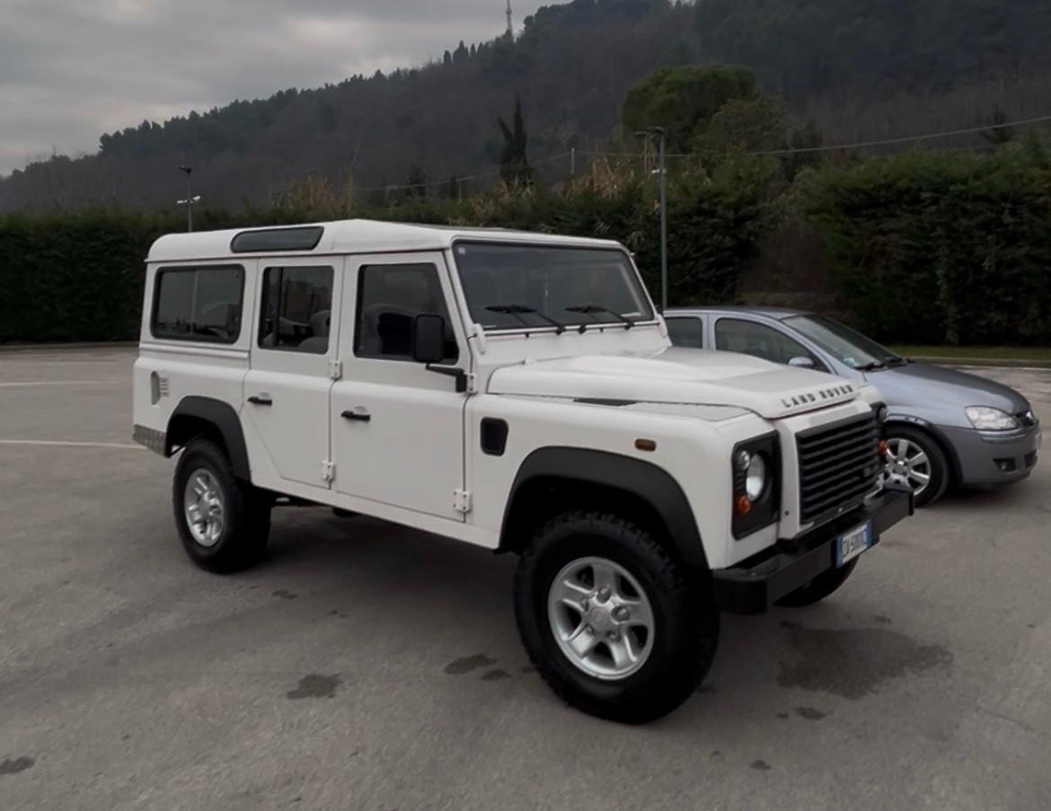 Land Rover Defender 110 2.4 TD4 Hard Top SE