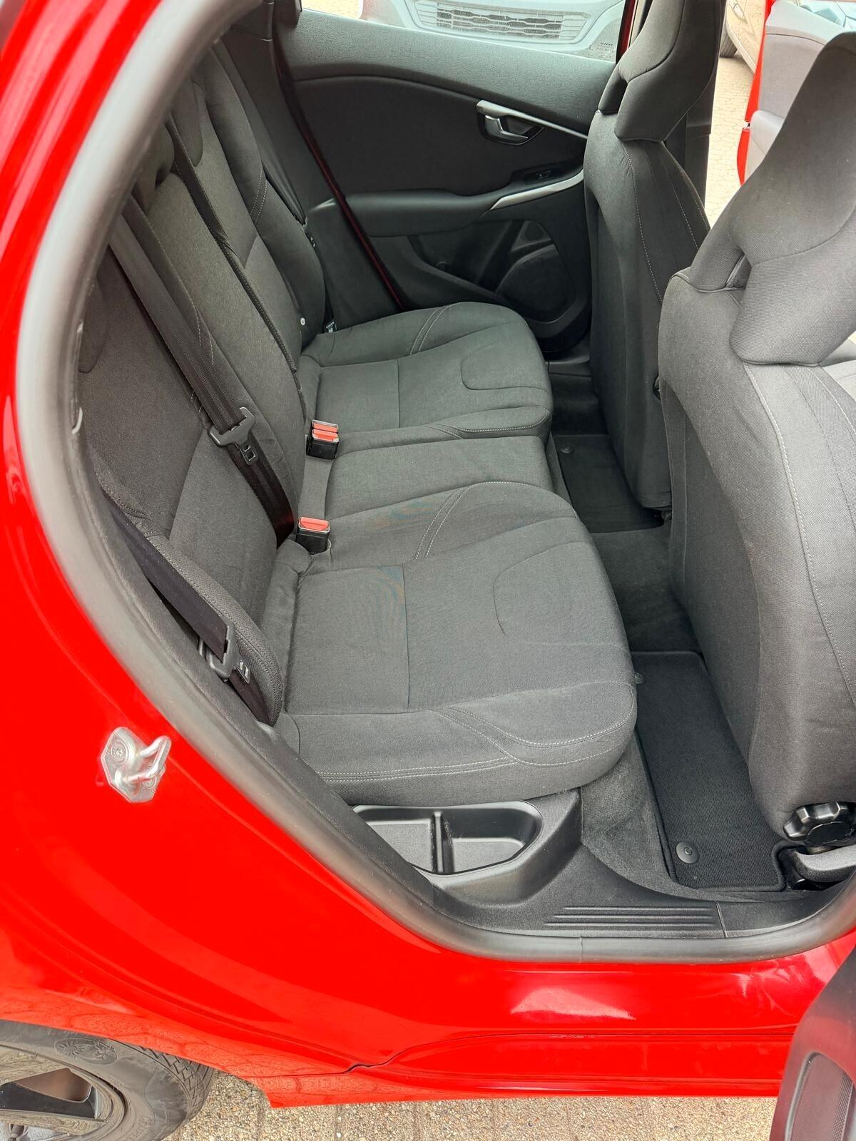 Volvo V40 D2 R-design Momentum