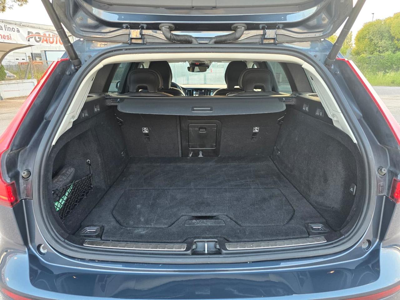 Volvo V60 Cross Country 2.0 b4 Business Pro Line awd auto