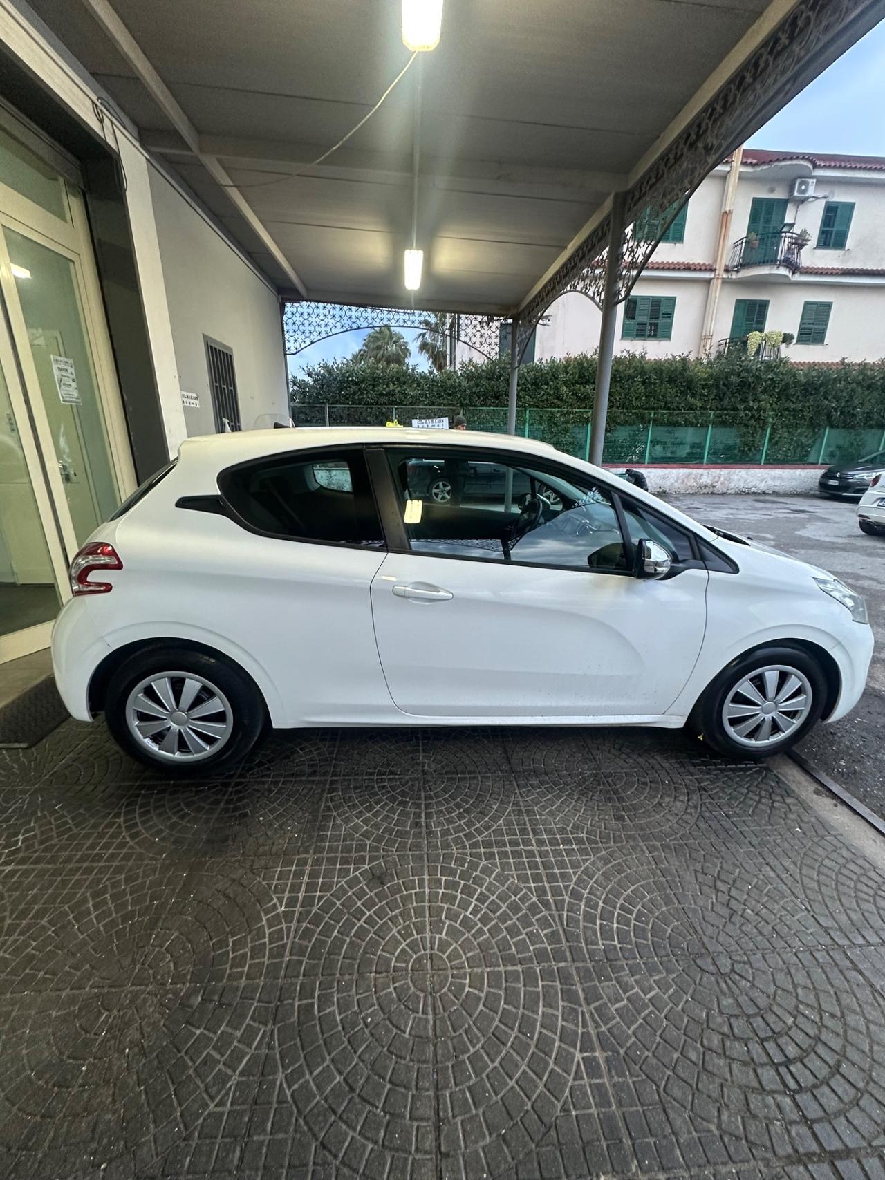 Peugeot 208 1.4 HDi 68 CV 3 porte Access