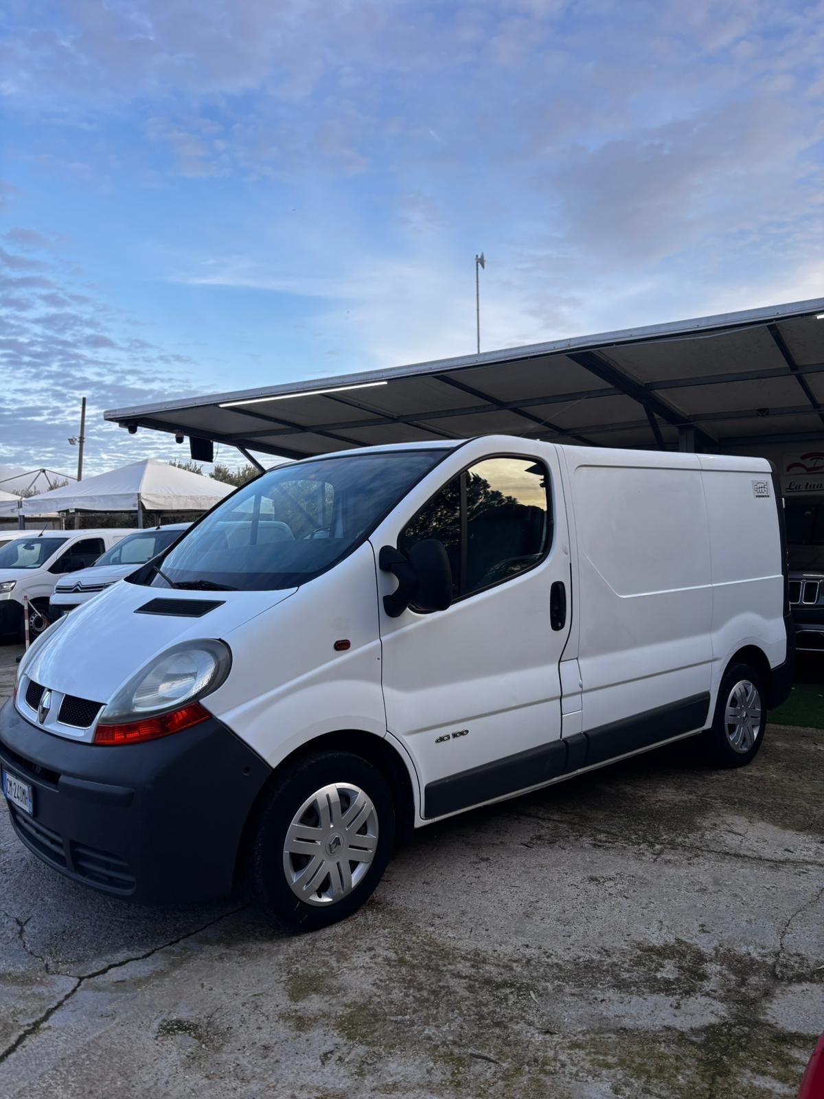 RENAULT TRAFIC