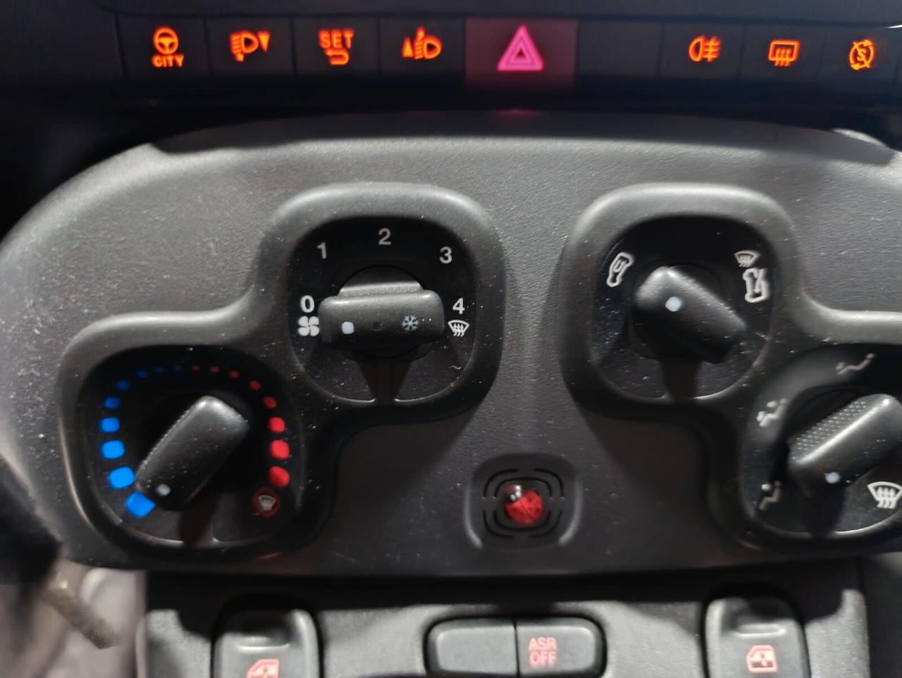 Fiat Panda CROSS HYBRID del 2021 - 90.000 km -