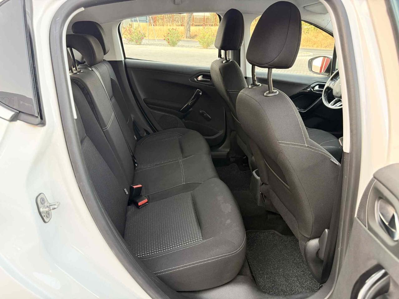 Peugeot 208 1.5 HDi 102 CV Stop&Start 5 porte Allure/OK NEOPATENTATI