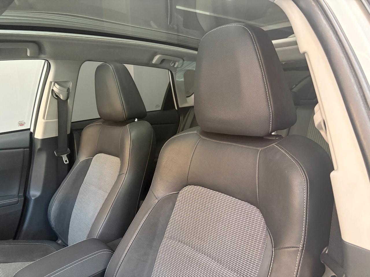 Toyota Auris 1.8 Full Hybrid 136cv Automatica Lounge FULL +Tetto - Berlina