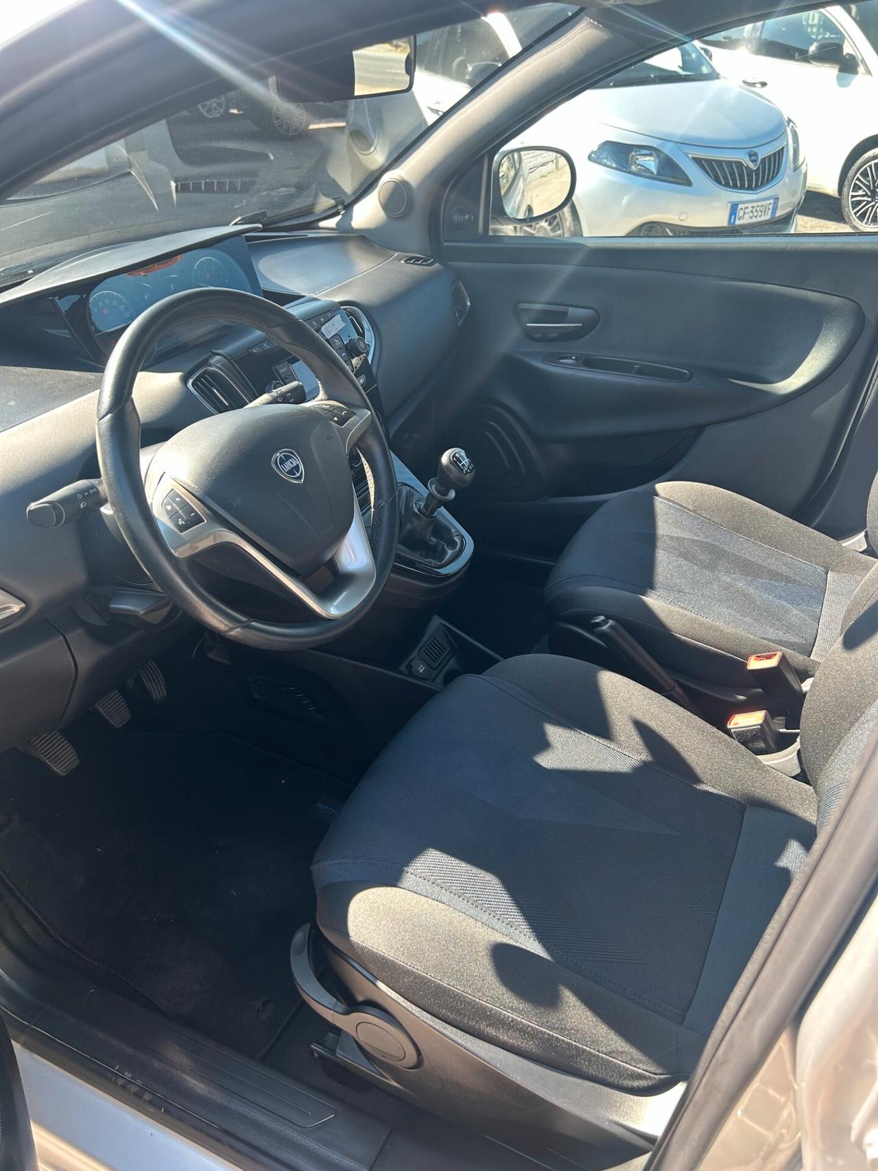 Lancia Ypsilon 1.0 FireFly 5 porte S&S Hybrid Ecochic Gold