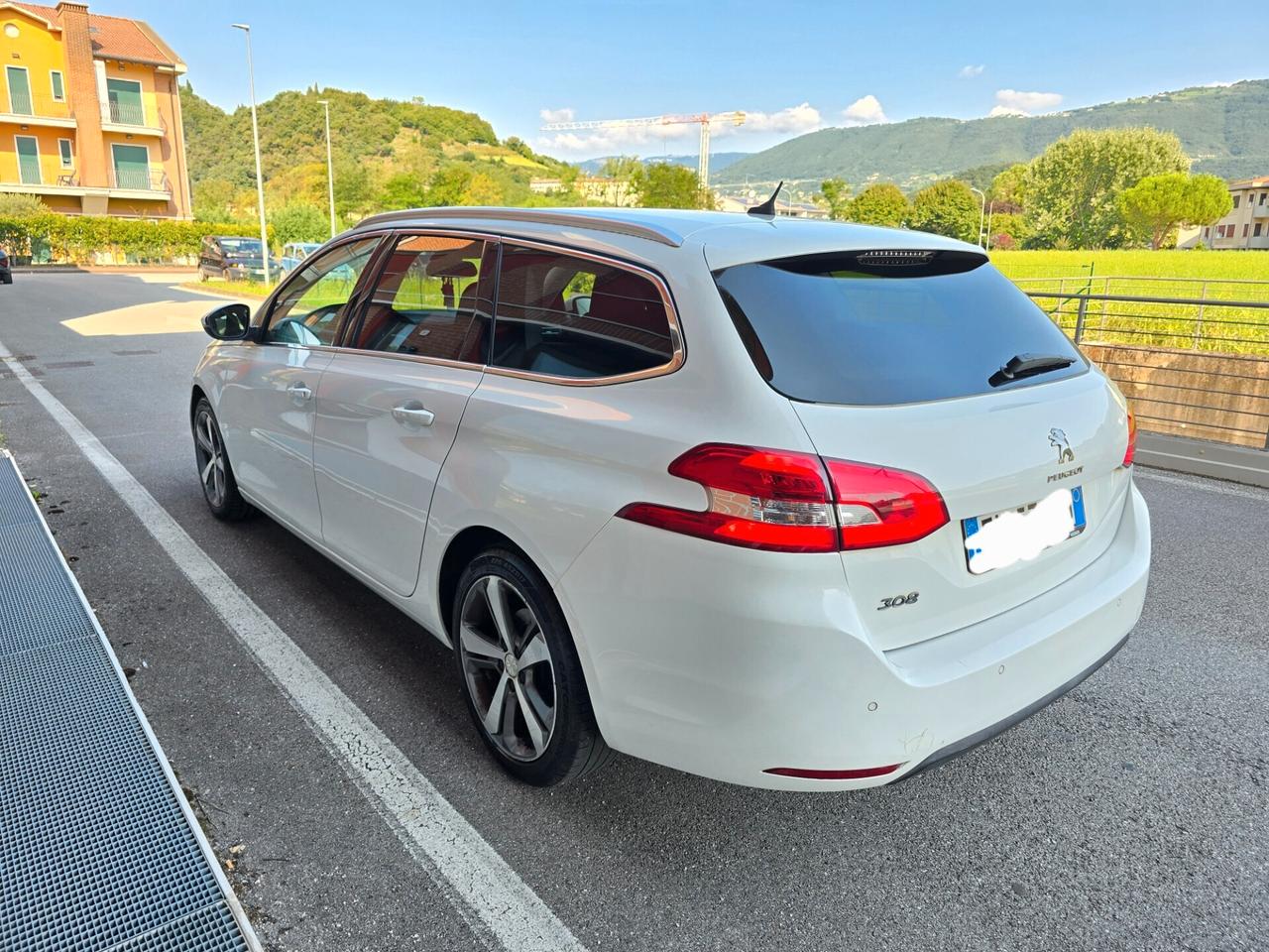 Peugeot 308 BlueHDi 120 S&S EAT6 SW Allure