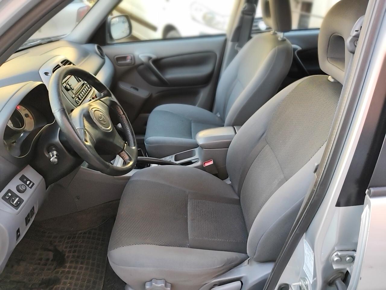 Toyota RAV 4 2.0 Tdi D-4D 5p Sol + Gancio