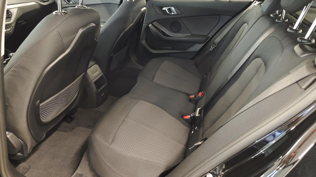 Bmw 116 116d 5p. Business Advantage