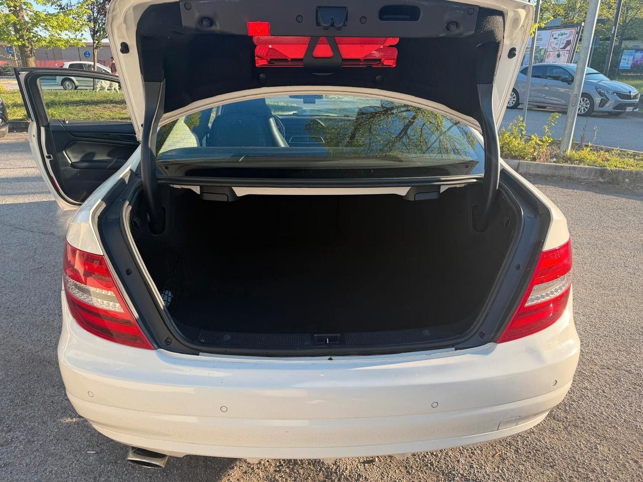 Mercedes-benz C 220 CDI BlueEFFICIENCY Avantgarde