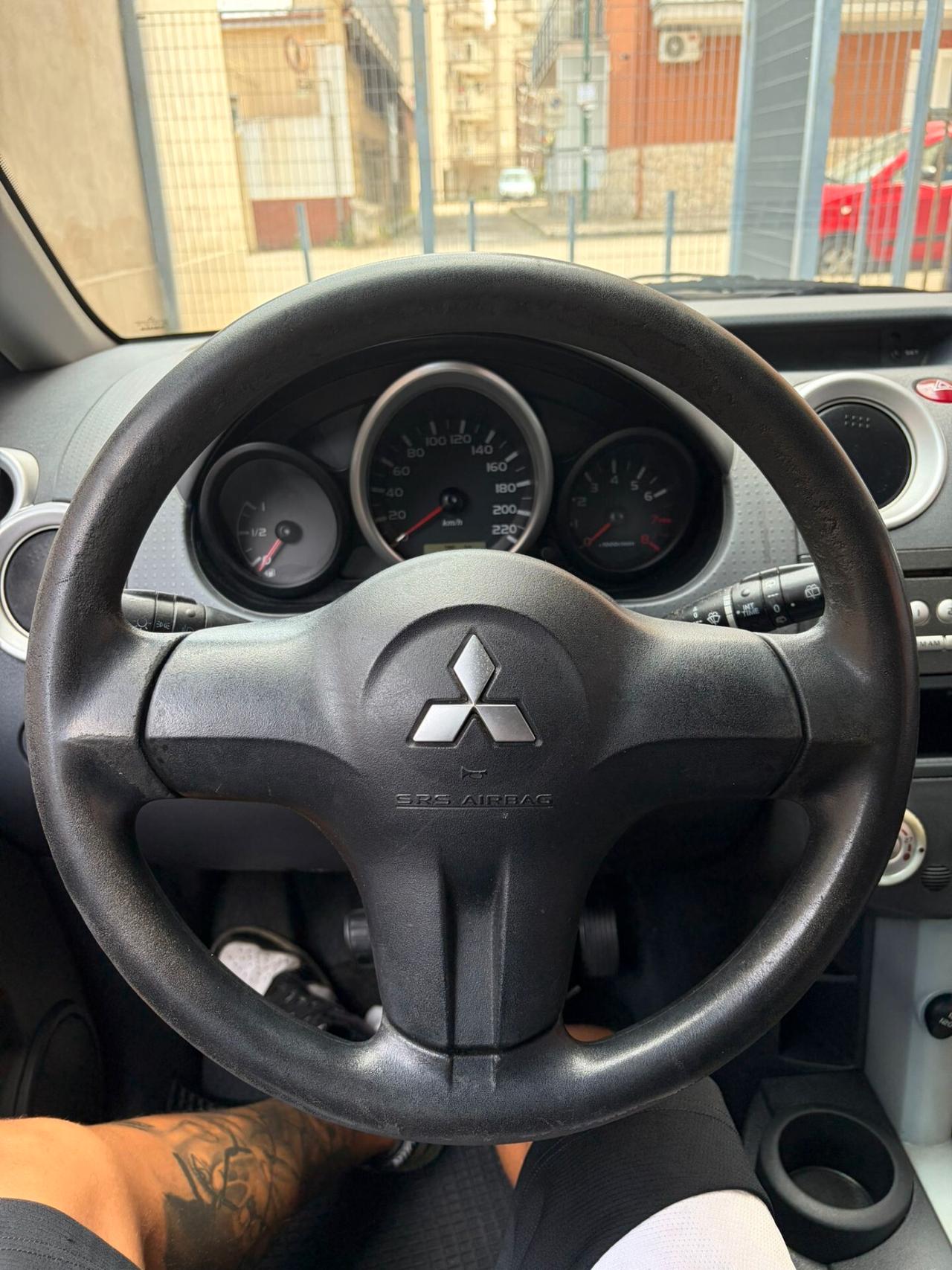Mitsubishi Colt 1.1 12V 5p. Invite
