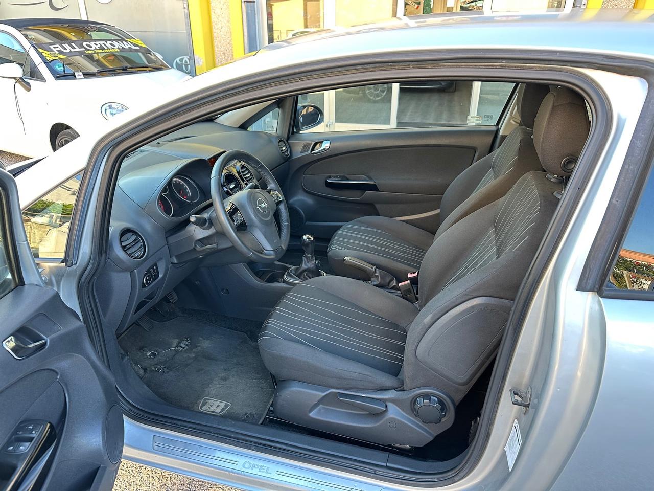 Opel Corsa 1.2 3 porte Club