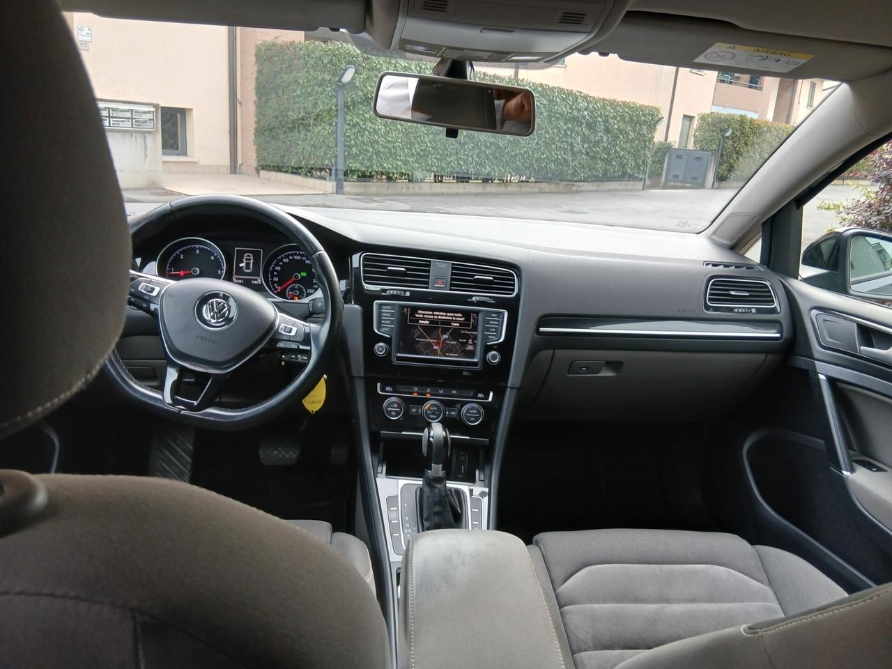 Volkswagen Golf 1.6 TDI 110 CV DSG 5p. Executive con Led tua a € 199 mese