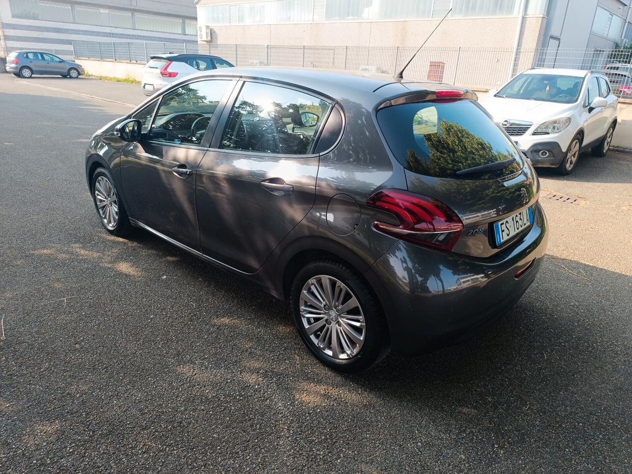 Peugeot 208 1.2 5 porte del 2018 SOLO 102.000 KM