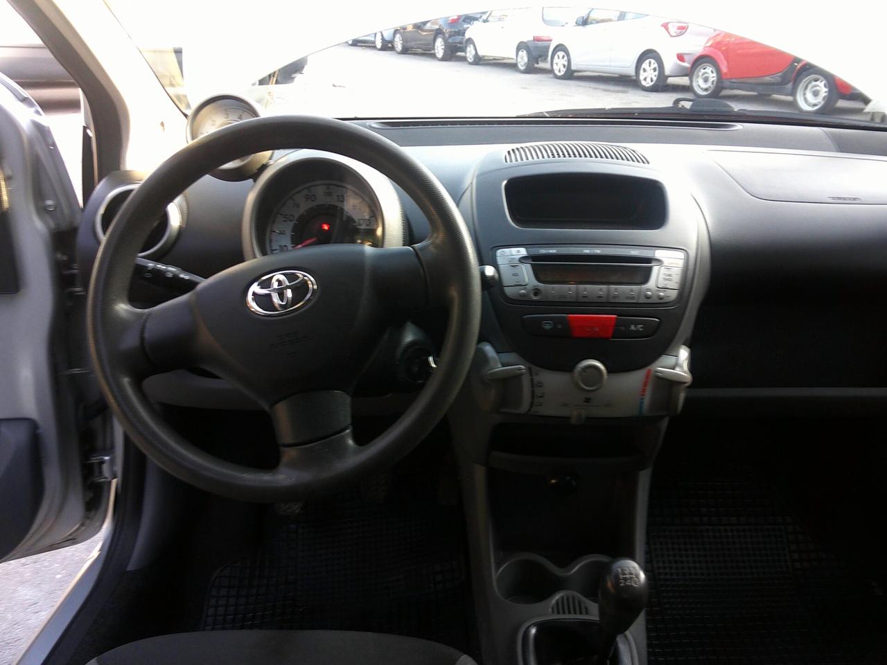 Toyota Aygo 1.4 turbodiesel 5 porte Sol 07