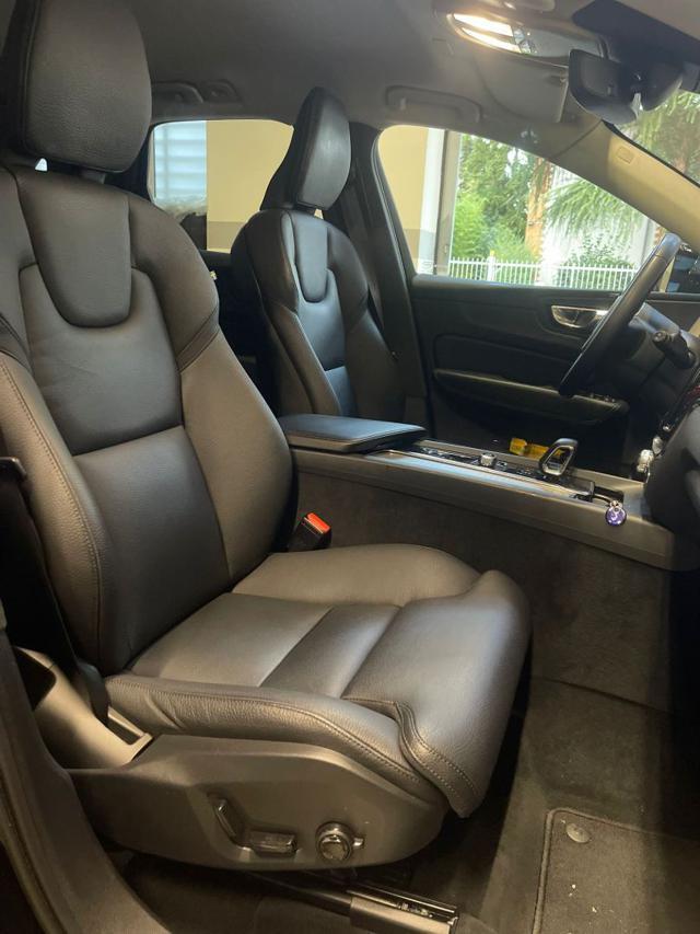 VOLVO XC60 B4 (d) AWD automatico Plus Bright