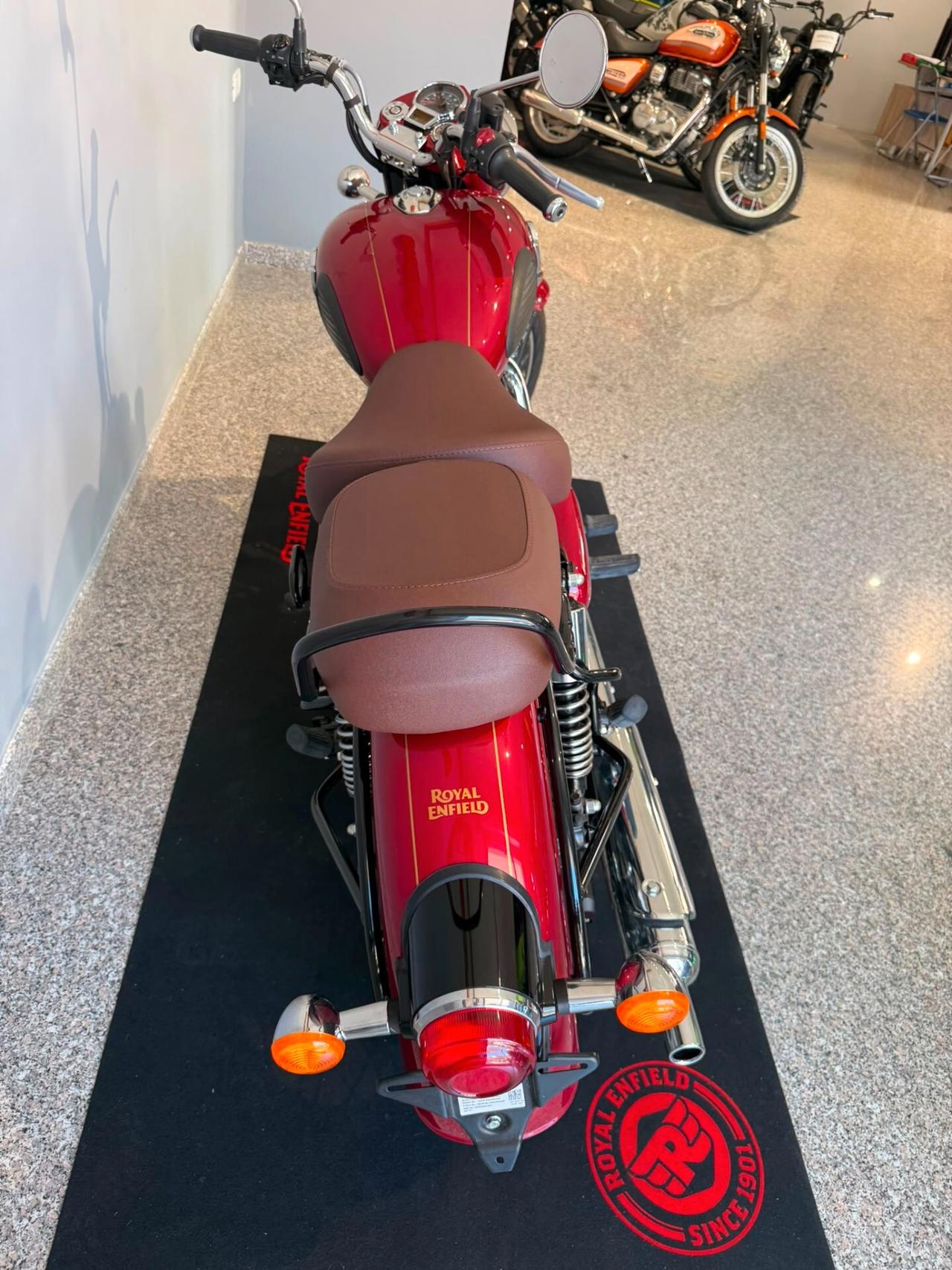 Royal Enfield Classic 350 MADRAS RED