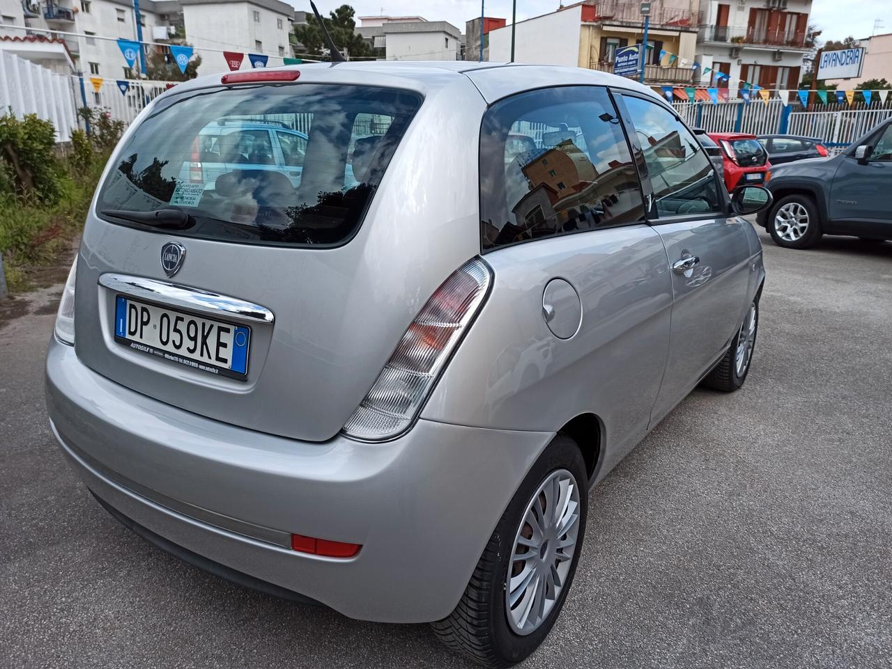 Lancia Ypsilon 1.2 8v Oro
