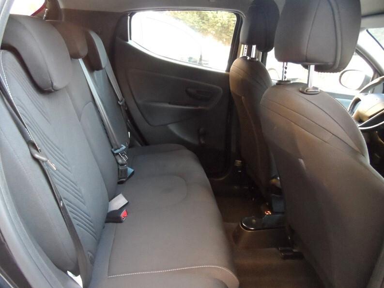 Lancia Ypsilon 1.0 FireFly 70 CV Hybrid Gold