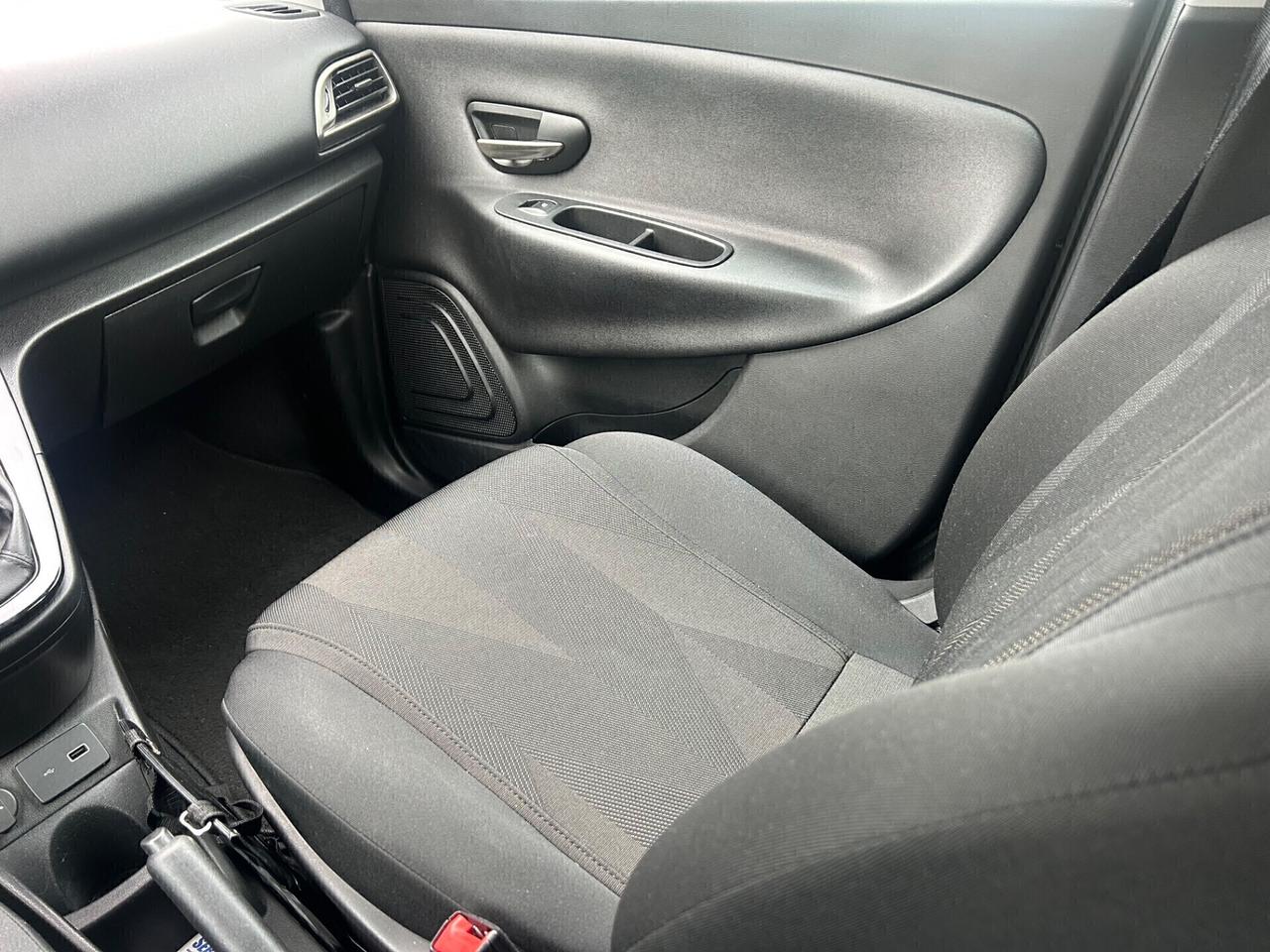 Lancia Ypsilon 1.0 FireFly 5 porte S&S Hybrid Ecochic Gold