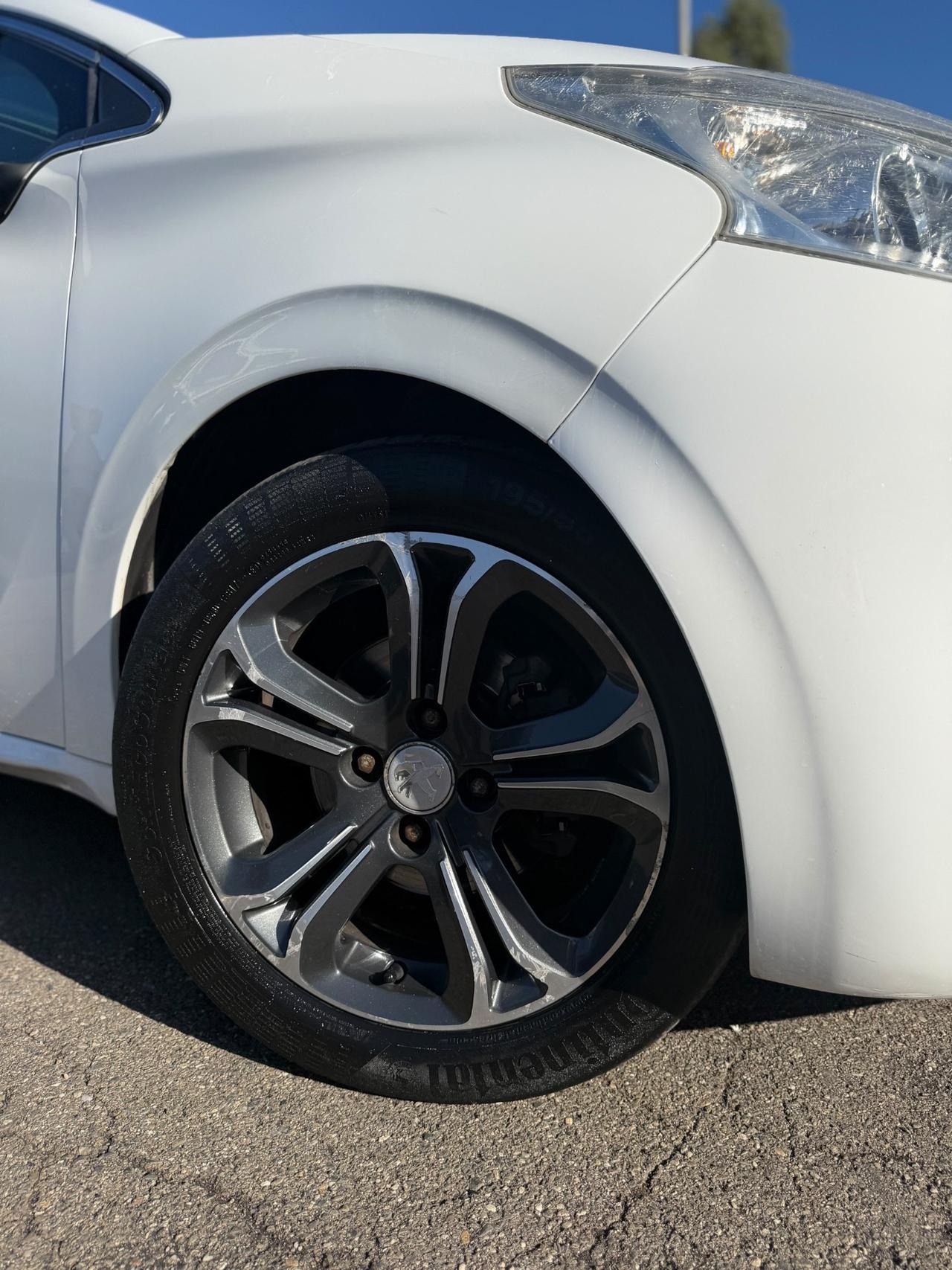 Peugeot 208 1.6 e-HDi 92 CV S 5 porte Allure tetto panoramico
