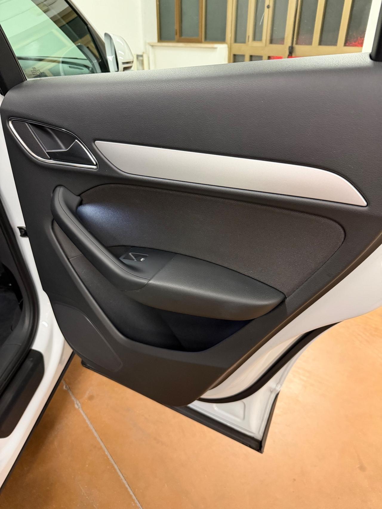 Audi Q3 2.0 TDI 150 CV Business