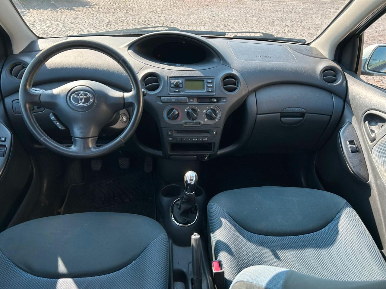 Toyota Yaris 1.0i 16V cat 5 porte Sol
