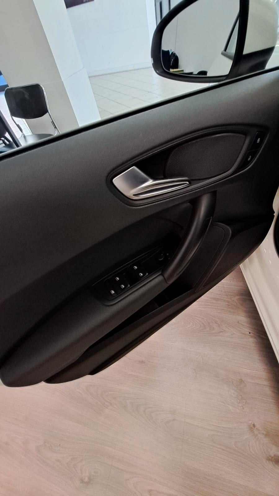 Audi A1 1.6 TDI 90CV con TETTO